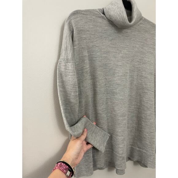 J. Crew Classic Gray Minimalist 100% Merino Wool Boxy‎ Turtleneck Sweater XS/S - Picture 4 of 8